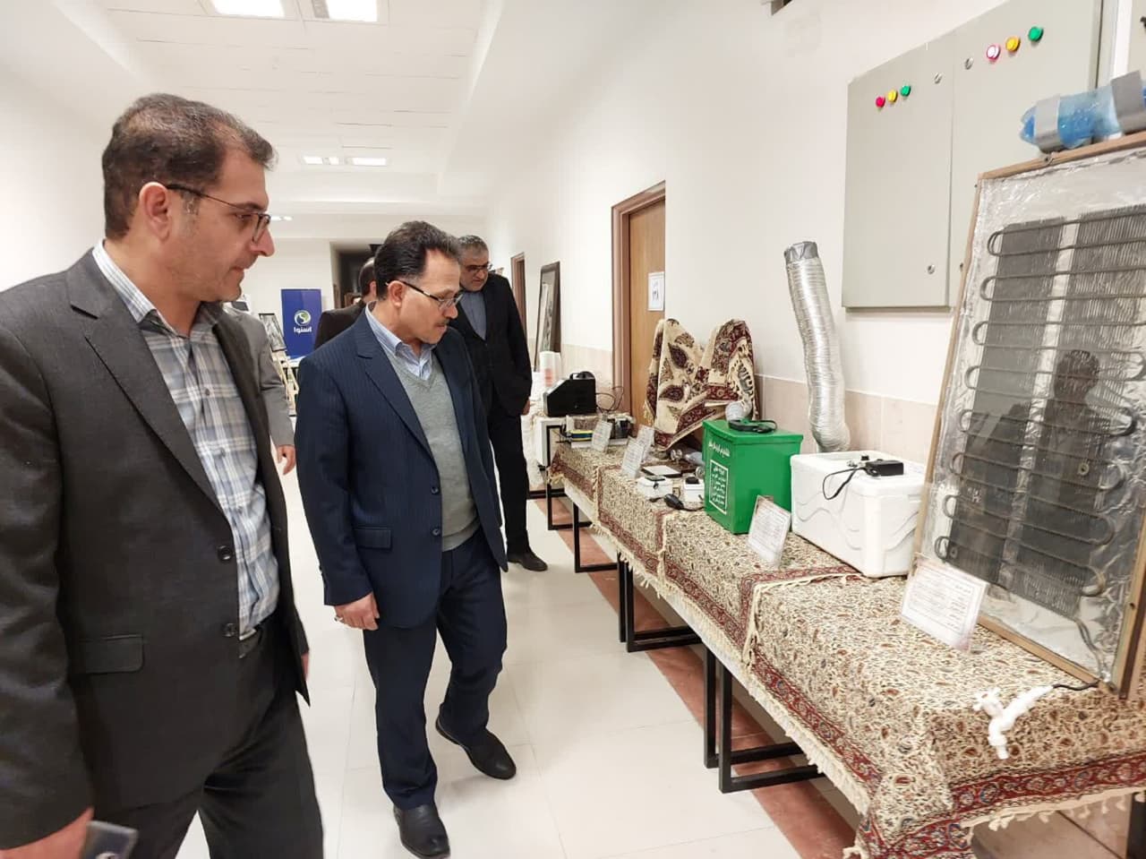 بازدید معاون فرهنگی از نمایشگاه دستاوردهای جشنواره